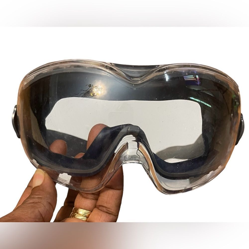 UVEX Lab Goggles - Picture 3 of 8